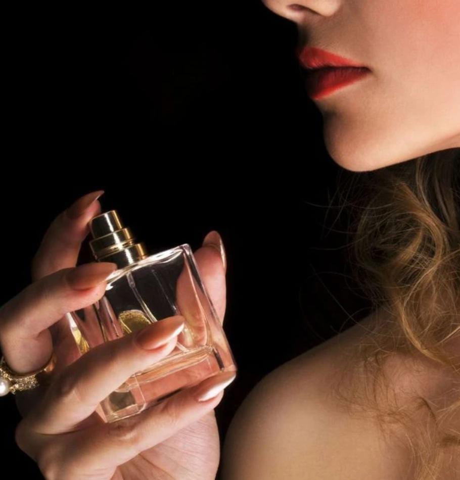 İNDİRİMDEKİ<br>PARFÜMLER